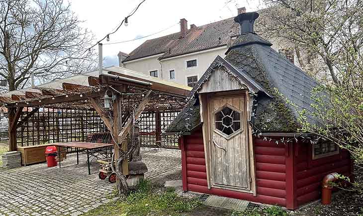 die Grillhütte des Gasthof Bogenrieder - eine finnische Grill Kota - kann man mieten für gesellige Runden (©Foto: Martin Schmitz)(
